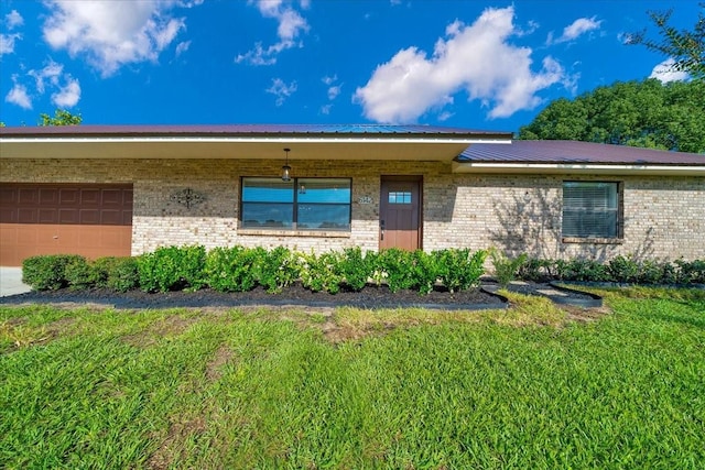 6142 SE 37th Ter, Ocala, FL 34480 - ranch-style home with a front lawn, brick siding, and an attached garage