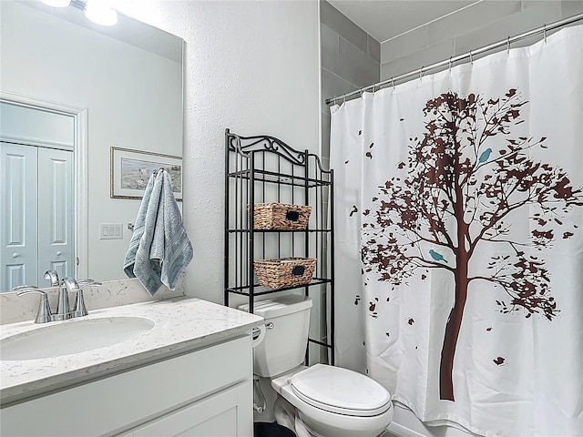 19424 SW 77th Loop, Dunnellon, FL 34432 - full bathroom featuring vanity, a textured wall, and curtained shower