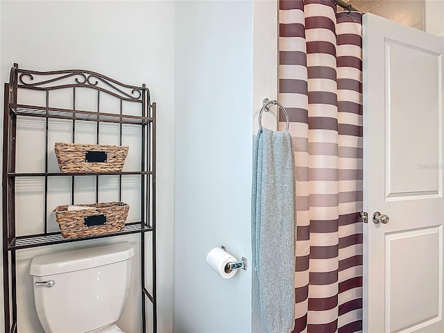 19424 SW 77th Loop, Dunnellon, FL 34432 - full bath featuring toilet and a shower with curtain