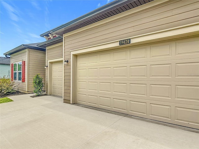 19424 SW 77th Loop, Dunnellon, FL 34432 - garage featuring concrete driveway