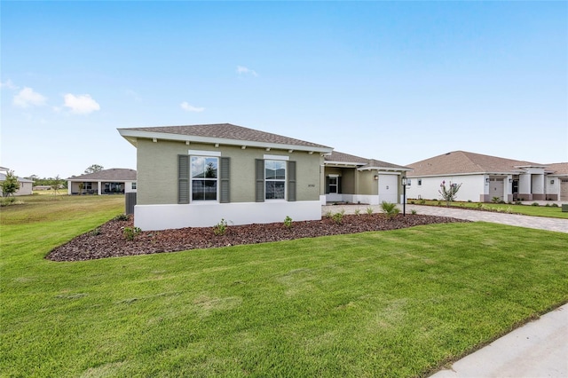 10561 SW 98th Pl, Ocala, FL 34481 - view of front of home featuring an attached garage, driveway, stucco siding, a front lawn, and a shingled roof