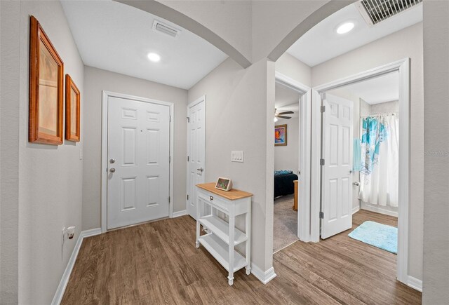 11330 SW 61st Cir, Ocala, FL 34476 - entryway featuring arched walkways, wood finished floors, and a ceiling fan