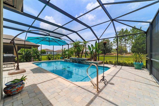 7814 SW 97th Cir, Ocala, FL 34481 - swimming pool with a hot tub, a patio area, and a lanai