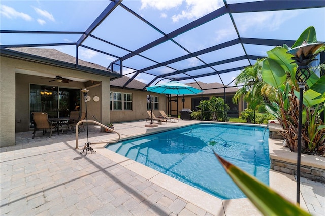 7814 SW 97th Cir, Ocala, FL 34481 - outdoor pool featuring a patio area, ceiling fan, and outdoor dining area