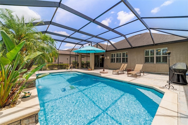 7814 SW 97th Cir, Ocala, FL 34481 - swimming pool featuring a patio, grilling area, and glass enclosure