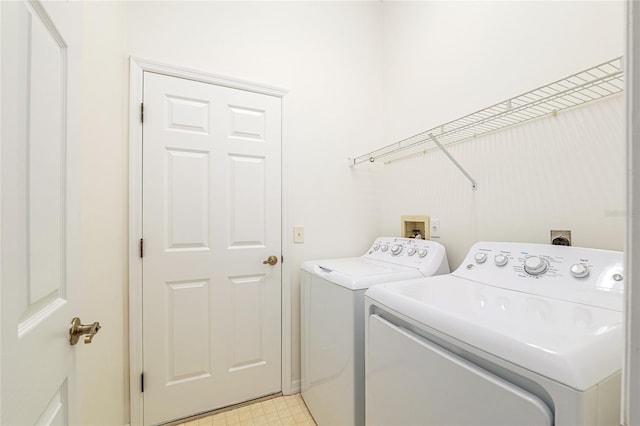 9180 SW 202nd Avenue Rd, Dunnellon, FL 34431 - laundry area with washing machine and dryer and light flooring