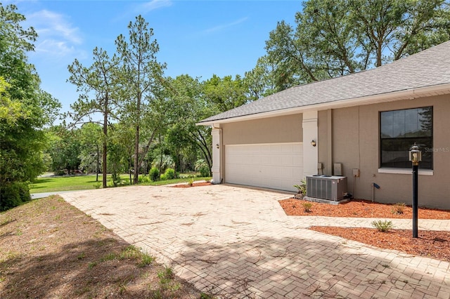 9180 SW 202nd Avenue Rd, Dunnellon, FL 34431 - garage featuring decorative driveway