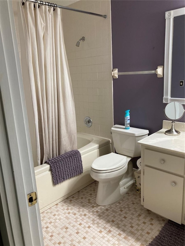 8450 SW 90th St Unit D, Ocala, FL 34481 - bathroom featuring shower / tub combo and vanity