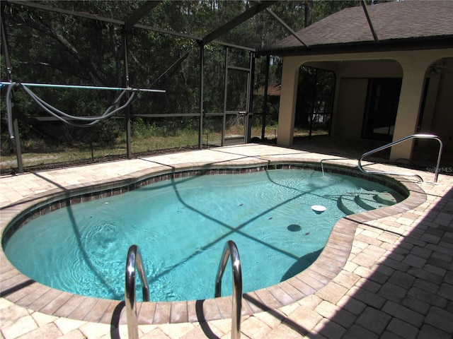 4622 N Pink Poppy Dr, Beverly Hills, FL 34465 - swimming pool with a patio and glass enclosure