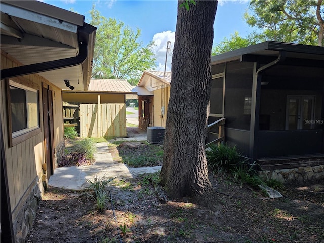 315 NE 2nd Ave, Williston, FL 32696 - view of yard with a sunroom