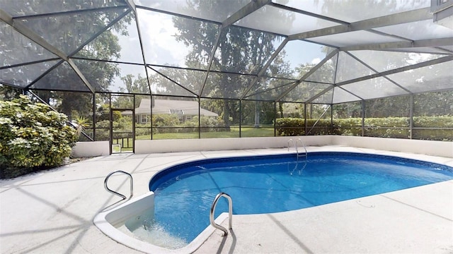 4121 SW 6th Ave, Ocala, FL 34471 - swimming pool with a patio and a lanai