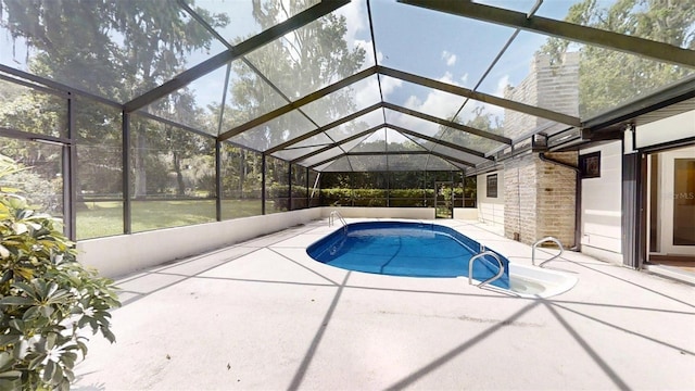 4121 SW 6th Ave, Ocala, FL 34471 - view of swimming pool featuring a patio and glass enclosure