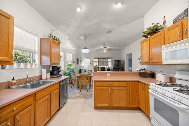 1824 W Zoe Ct, Lecanto, FL 34461 - kitchen with white appliances, tasteful backsplash, a ceiling fan, and a peninsula