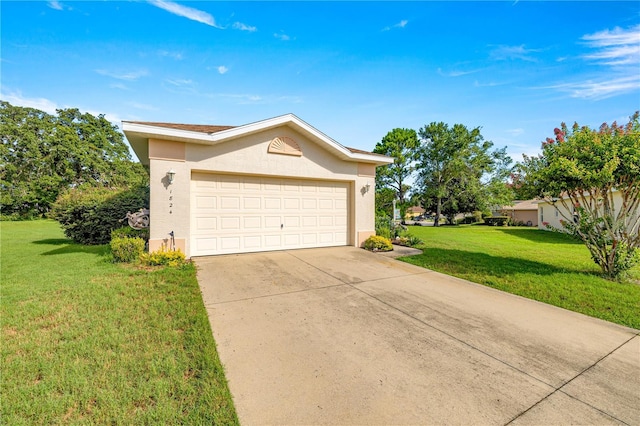 1824 W Zoe Ct, Lecanto, FL 34461 - view of front facade with a front yard, driveway, stucco siding, and a garage