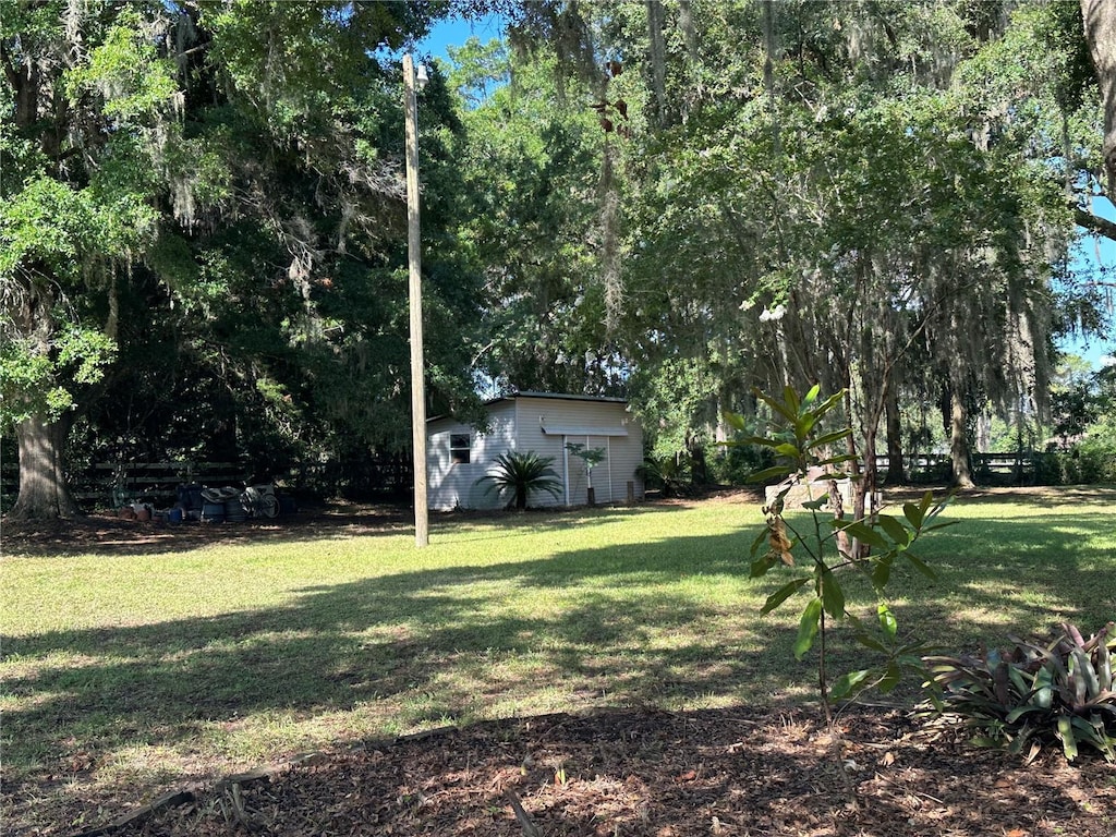 14 Count Fleet Dr, Ocala, FL 34482 - view of yard featuring an outdoor structure