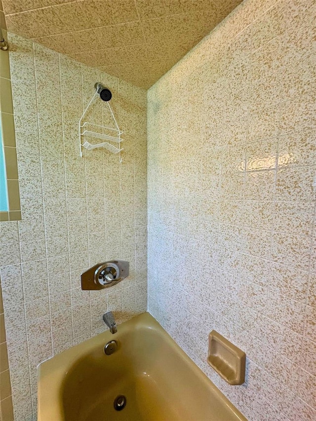 916 Jones Ave, Inverness, FL 34453 - bathroom featuring shower / tub combination