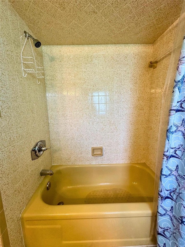 916 Jones Ave, Inverness, FL 34453 - full bathroom with shower / tub combo with curtain