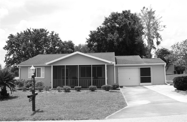 8650 SW 108th Pl, Ocala, FL 34481 - ranch-style house with an attached garage, a sunroom, driveway, and a shingled roof