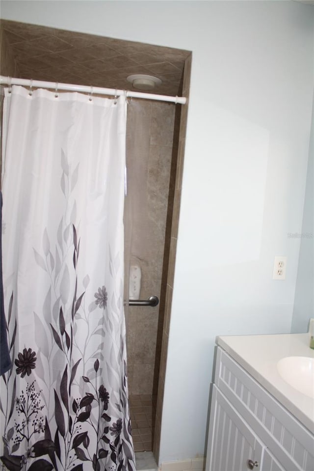 8650 SW 108th Pl, Ocala, FL 34481 - full bath featuring a tile shower and vanity