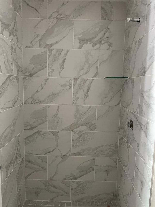 19622 SW Marine Blvd, Dunnellon, FL 34431 - bathroom with tiled shower