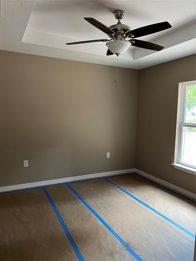 20769 SW Oriole Dr, Dunnellon, FL 34431 - unfurnished room with baseboards and a ceiling fan
