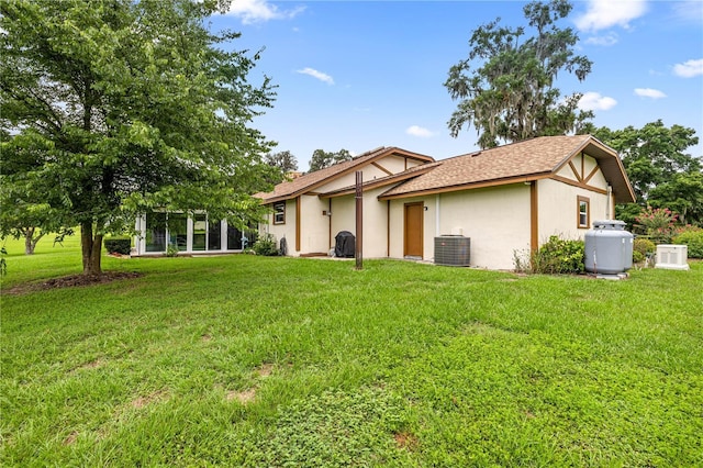 12131 NE 10th Ter, Ocala, FL 34479 - rear view of house featuring a yard and stucco siding