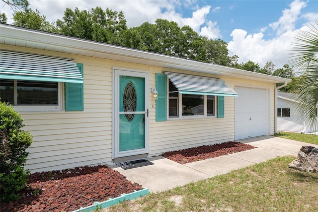 8247 SW 105th Pl, Ocala, FL 34481 - view of front facade featuring concrete driveway and an attached garage