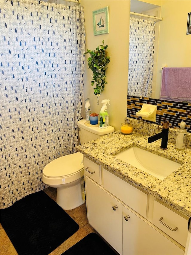 8547 SW 106th Pl, Ocala, FL 34481 - full bathroom featuring vanity, decorative backsplash, and a shower with curtain