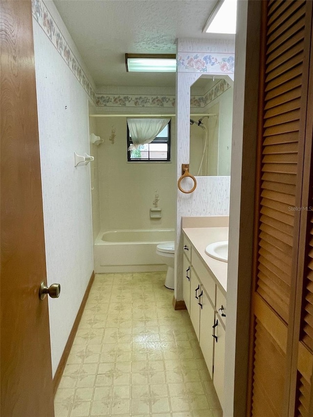 1112 NE 130th Ter, Silver Springs, FL 34488 - full bath with vanity, shower / bathtub combination, tile patterned floors, a textured ceiling, and a closet