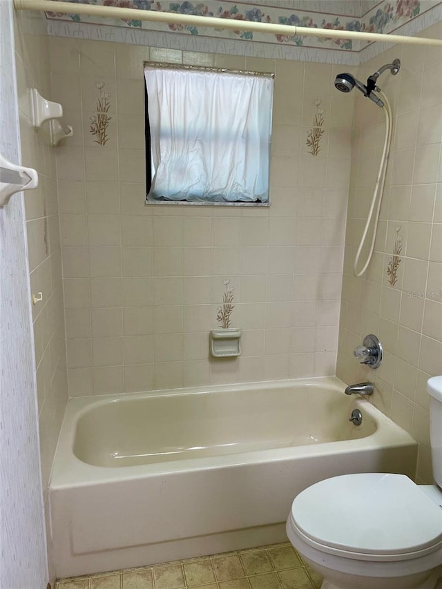 1112 NE 130th Ter, Silver Springs, FL 34488 - full bathroom featuring toilet and shower / bath combination