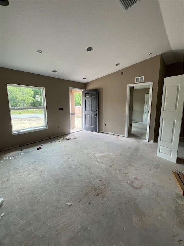 21712 SW Rainbow Lakes Blvd, Dunnellon, FL 34431 - empty room featuring vaulted ceiling