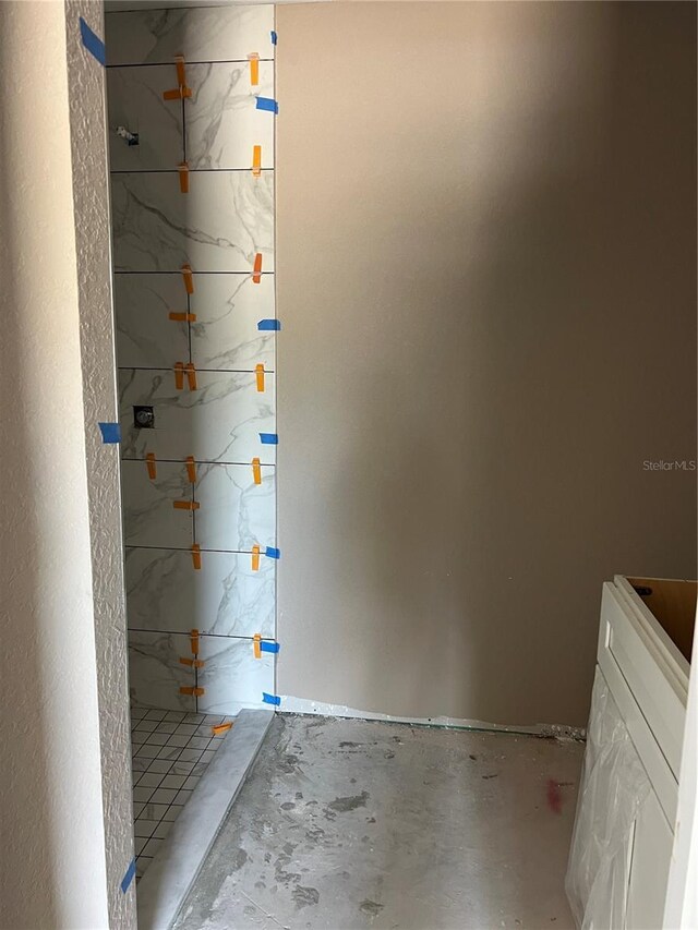 21712 SW Rainbow Lakes Blvd, Dunnellon, FL 34431 - bathroom featuring a marble finish shower, unfinished concrete floors, and vanity