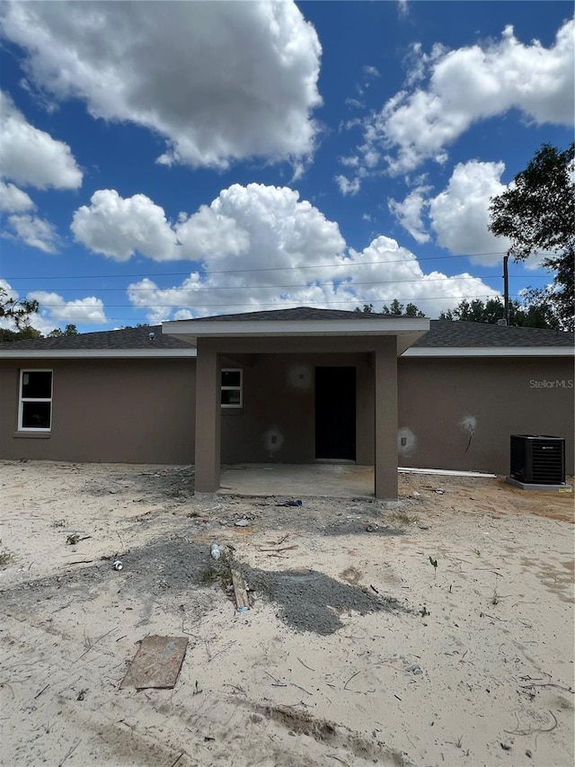 21712 SW Rainbow Lakes Blvd, Dunnellon, FL 34431 - back of property featuring stucco siding and a patio area