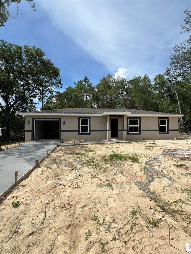 10375 SE 126th Ln, Belleview, FL 34420 - ranch-style home with asphalt driveway, a garage, and stucco siding