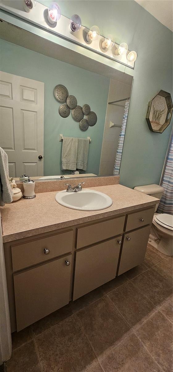 5591 NW 61st Ln, Ocala, FL 34482 - full bath featuring vanity, tile patterned flooring, and curtained shower