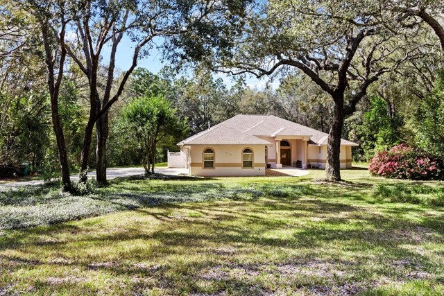 4322 N Mayan Dr, Hernando, FL 34442 - view of front of property featuring stucco siding and a front yard