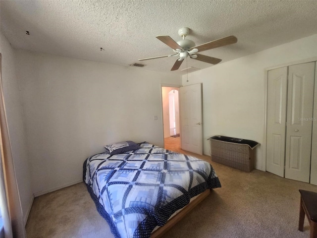 15483 Penn State Rd, Weeki Wachee, FL 34614 - bedroom featuring carpet floors, a closet, a ceiling fan, and a textured ceiling