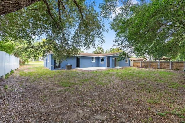 14761 SW 35th Terrace Rd, Ocala, FL 34473 - back of property with a patio