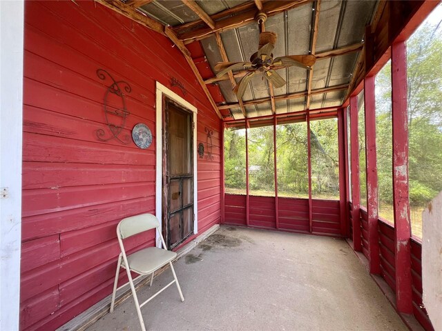 23161 NE 155th Ct, Fort Mc Coy, FL 32134 - unfurnished sunroom featuring a ceiling fan and plenty of natural light