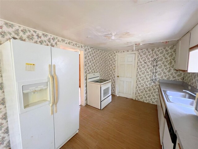 23161 NE 155th Ct, Fort Mc Coy, FL 32134 - kitchen featuring white appliances, wallpapered walls, and light wood finished floors