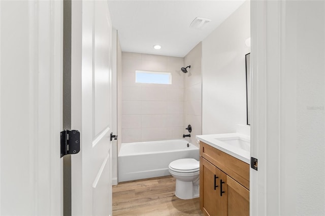 5400 NW 9th St, Ocala, FL 34482 - full bath featuring vanity, wood finished floors, and tub / shower combination