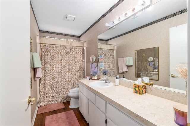 7242 SW 115th Pl, Ocala, FL 34476 - full bathroom featuring wood finished floors, vanity, curtained shower, and crown molding