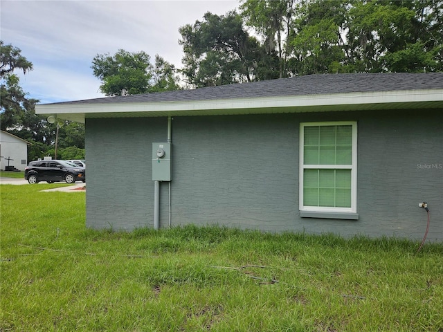 51 NE 10th St, Williston, FL 32696 - view of side of property featuring a yard and a shingled roof