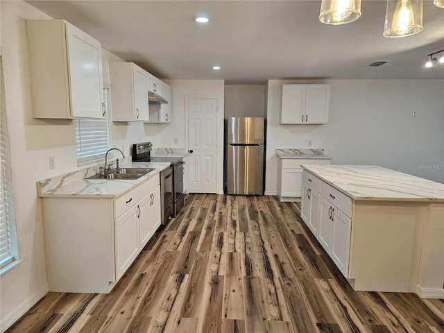 51 NE 10th St, Williston, FL 32696 - kitchen with appliances with stainless steel finishes, dark wood-style flooring, white cabinets, and recessed lighting
