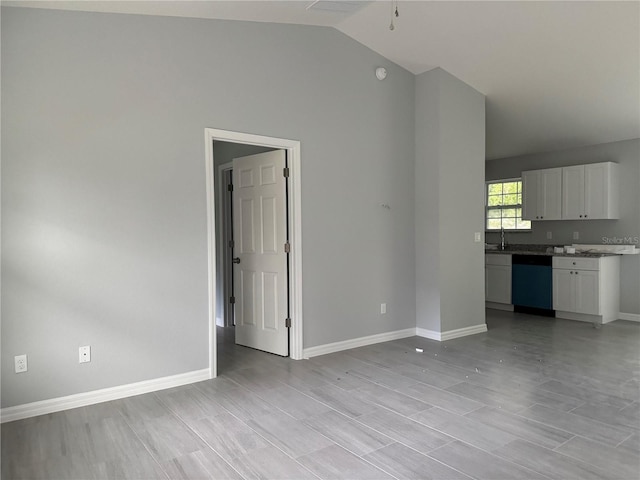 6422 NW 62nd Pl, Ocala, FL 34482 - unfurnished living room featuring lofted ceiling and a sink