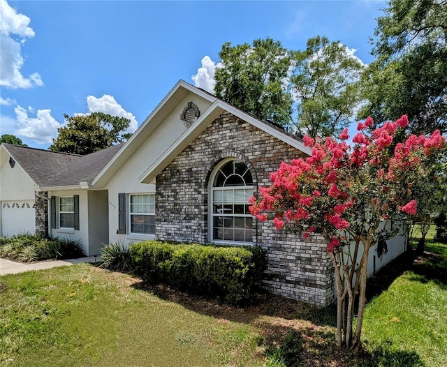 3650 SE 55th Ct, Ocala, FL 34480 - single story home with stucco siding, a front yard, and an attached garage