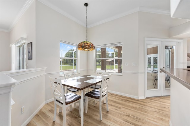 7220 NW 83rd Ter, Ocala, FL 34482 - dining space featuring light wood-style flooring, crown molding, and a chandelier