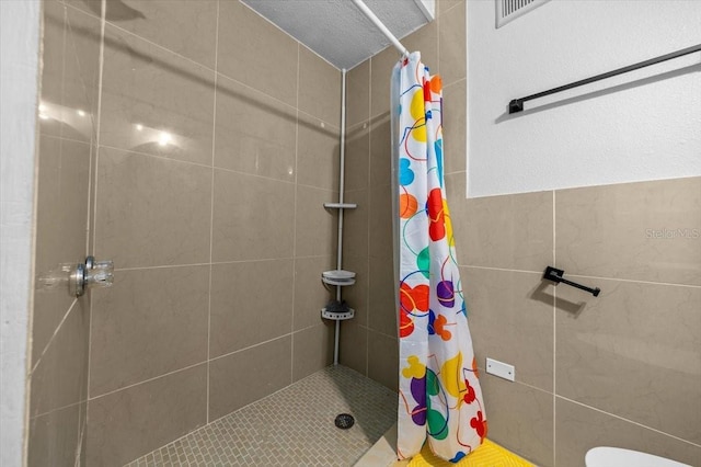 2340 NE 14th Ave, Ocala, FL 34470 - full bathroom featuring a shower stall and toilet
