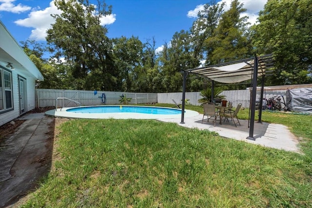 2340 NE 14th Ave, Ocala, FL 34470 - view of swimming pool featuring a fenced backyard and a patio area