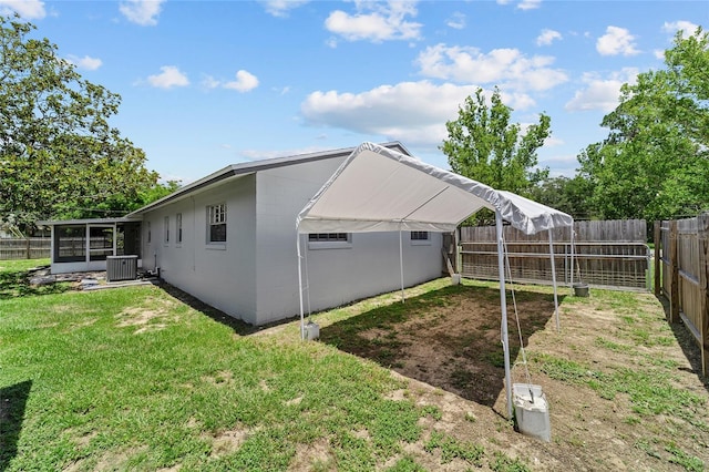 5500 SE 2nd Pl, Ocala, FL 34480 - view of home's exterior featuring a sunroom and a fenced backyard